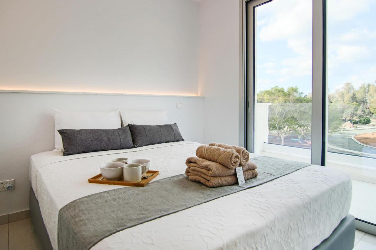 Апартаменти Phaedrus Living - Seaside Executive Flat Harbour 205 Пафос Екстер'єр фото