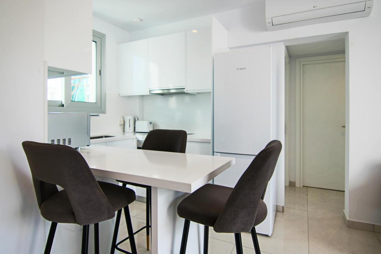 Апартаменти Phaedrus Living - Seaside Executive Flat Harbour 205 Пафос Екстер'єр фото